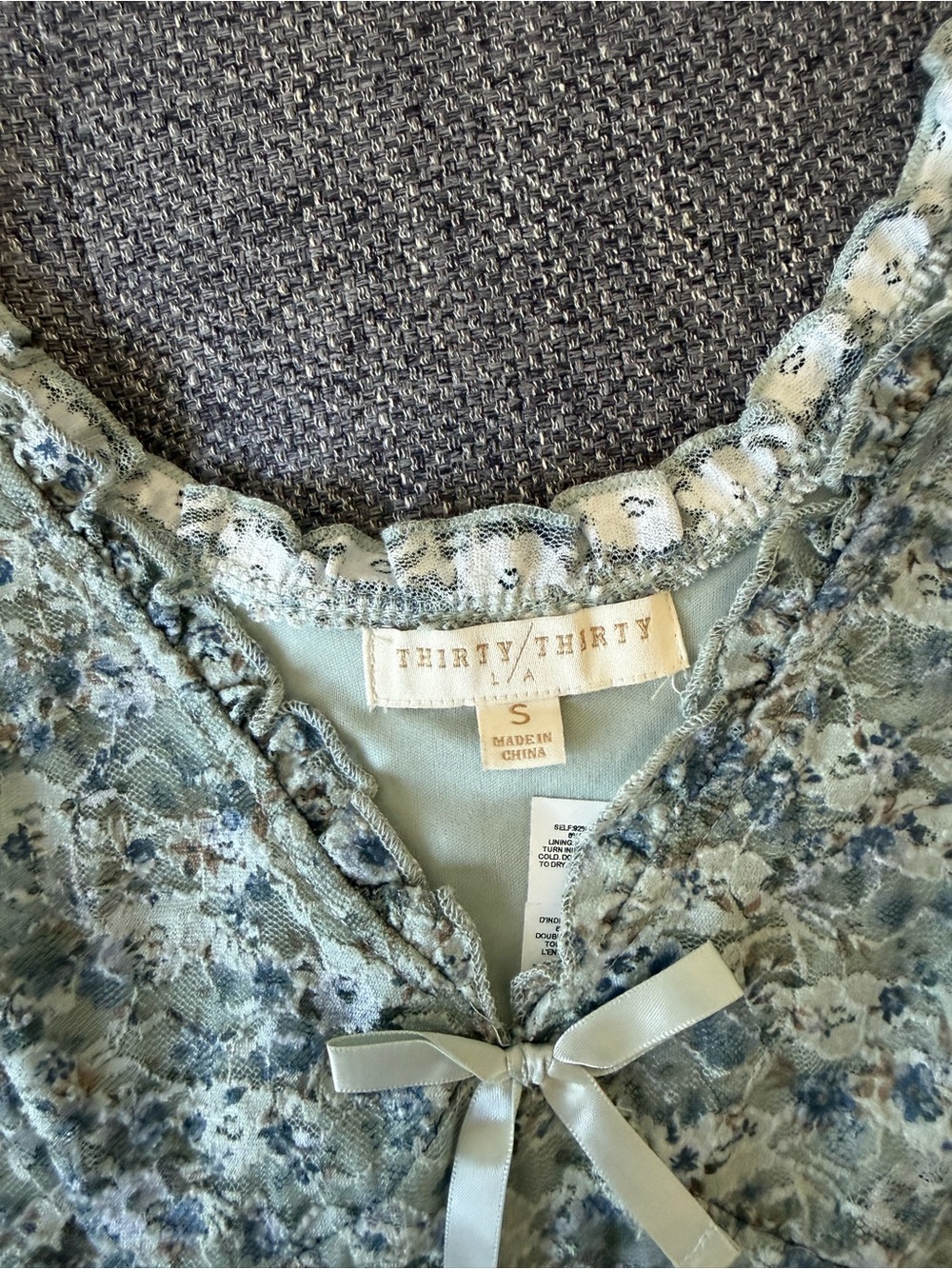 Floral Ruffle V Neck Top - Picture 4 of 5
